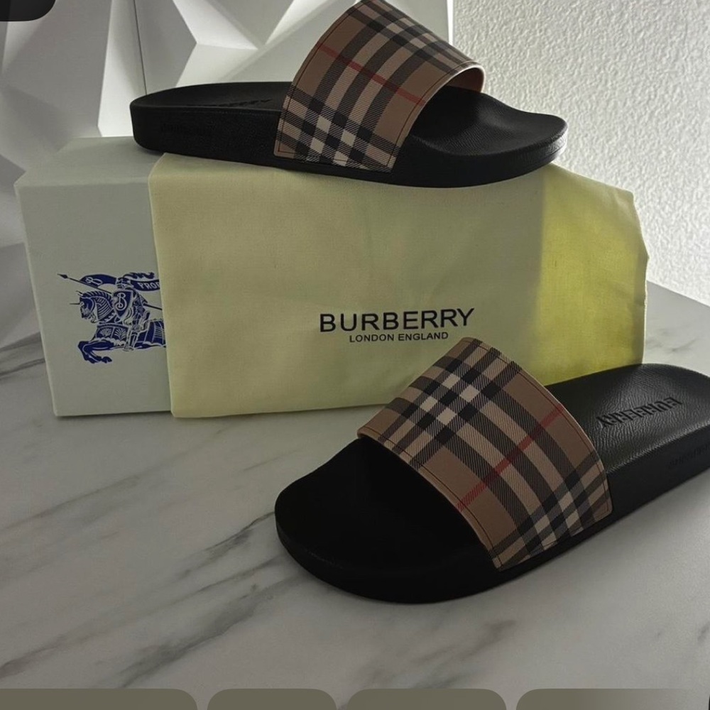 Burberry Black and Plaid Slides size EU43